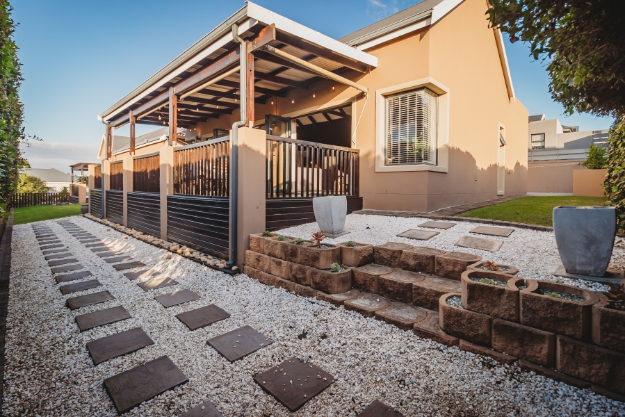 4 Bedroom Property for Sale in Kraaibosch Manor Western Cape